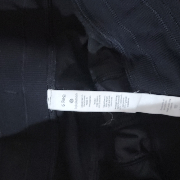 Lululemon pants - Picture 3 of 4